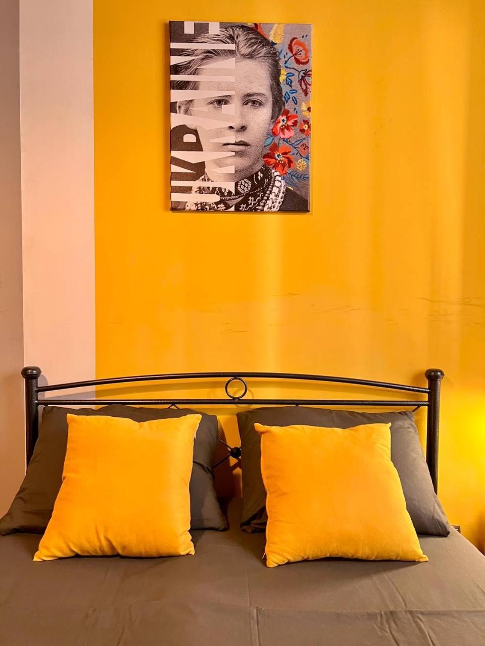 Moonlight Hostel Львов Экстерьер фото