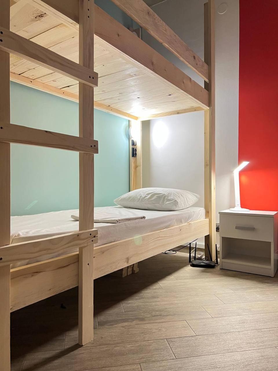 Moonlight Hostel Львов Экстерьер фото