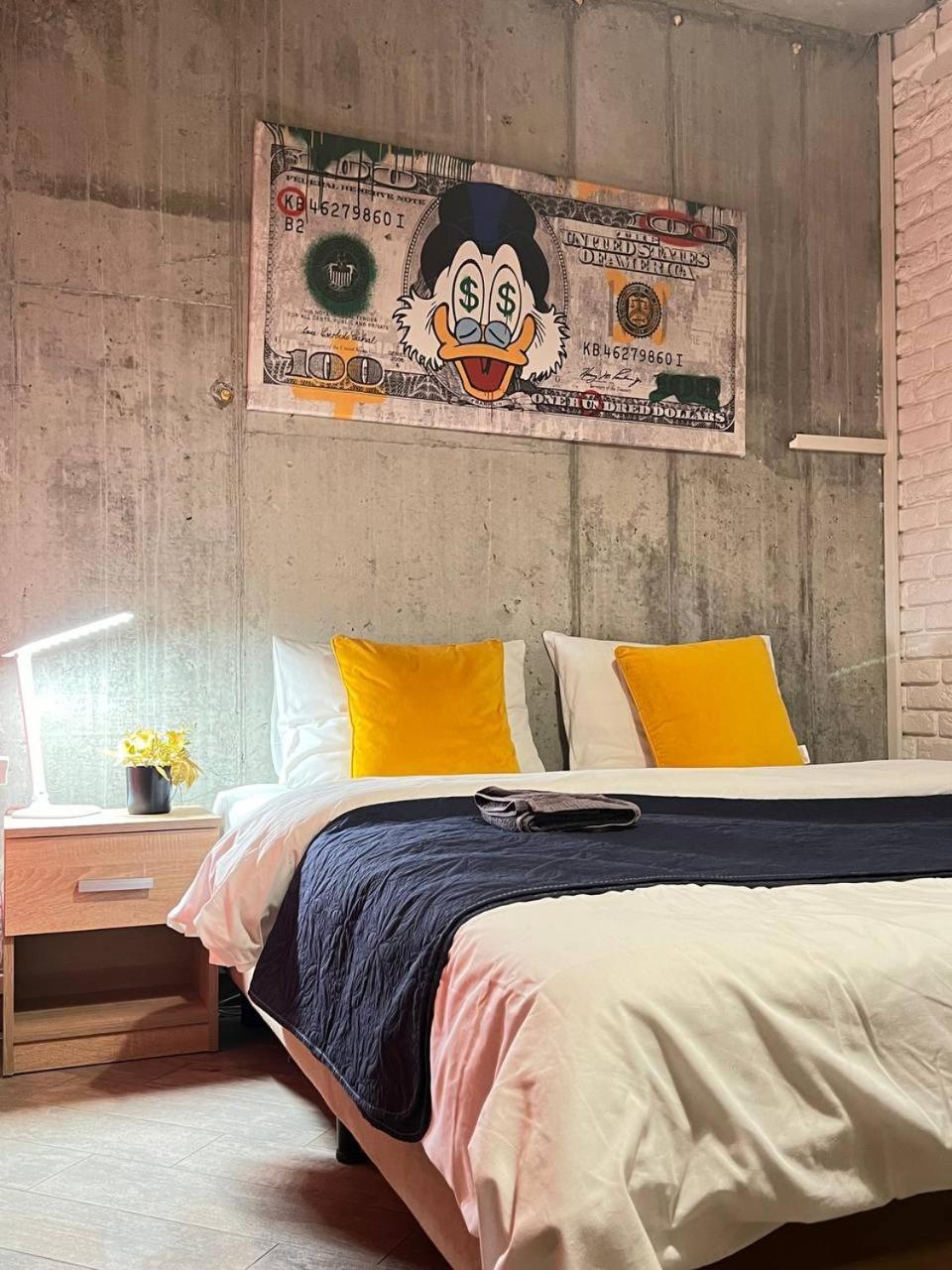 Moonlight Hostel Львов Экстерьер фото