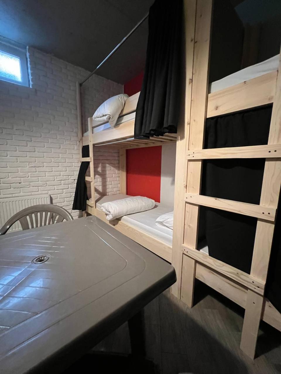 Moonlight Hostel Львов Экстерьер фото